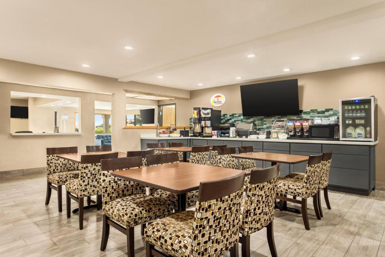 Super 8 By Wyndham Ankeny/Des Moines Area Hotel Exterior foto
